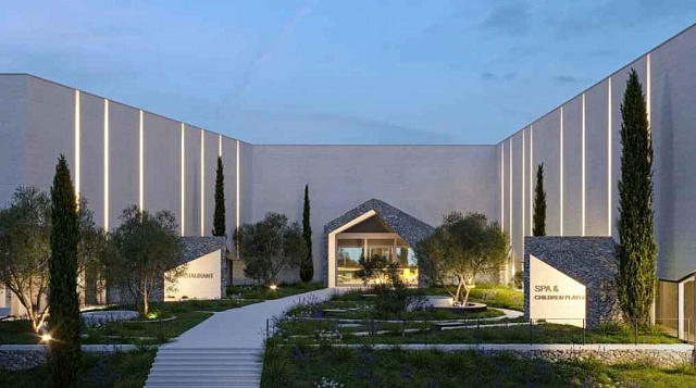Seafront land with 5-star hotel project in Krašići — 15,995 m² — photo 5